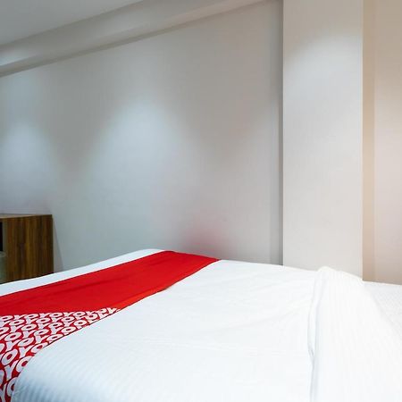Oyo 29585 The Cliff Hotel Indore Ngoại thất bức ảnh