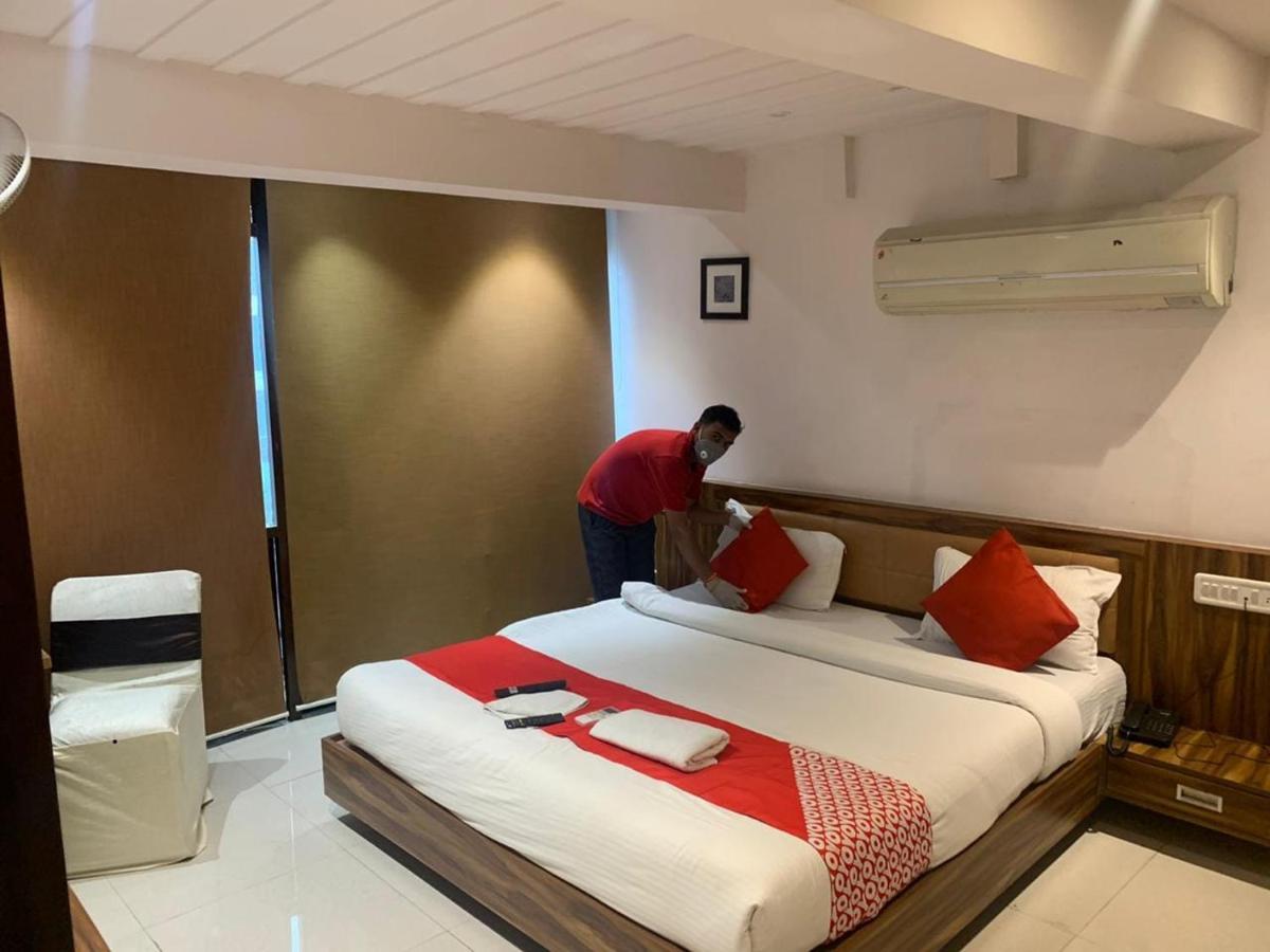 Oyo 29585 The Cliff Hotel Indore Ngoại thất bức ảnh