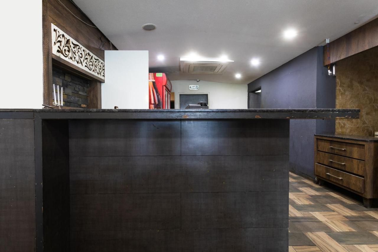 Oyo 29585 The Cliff Hotel Indore Ngoại thất bức ảnh