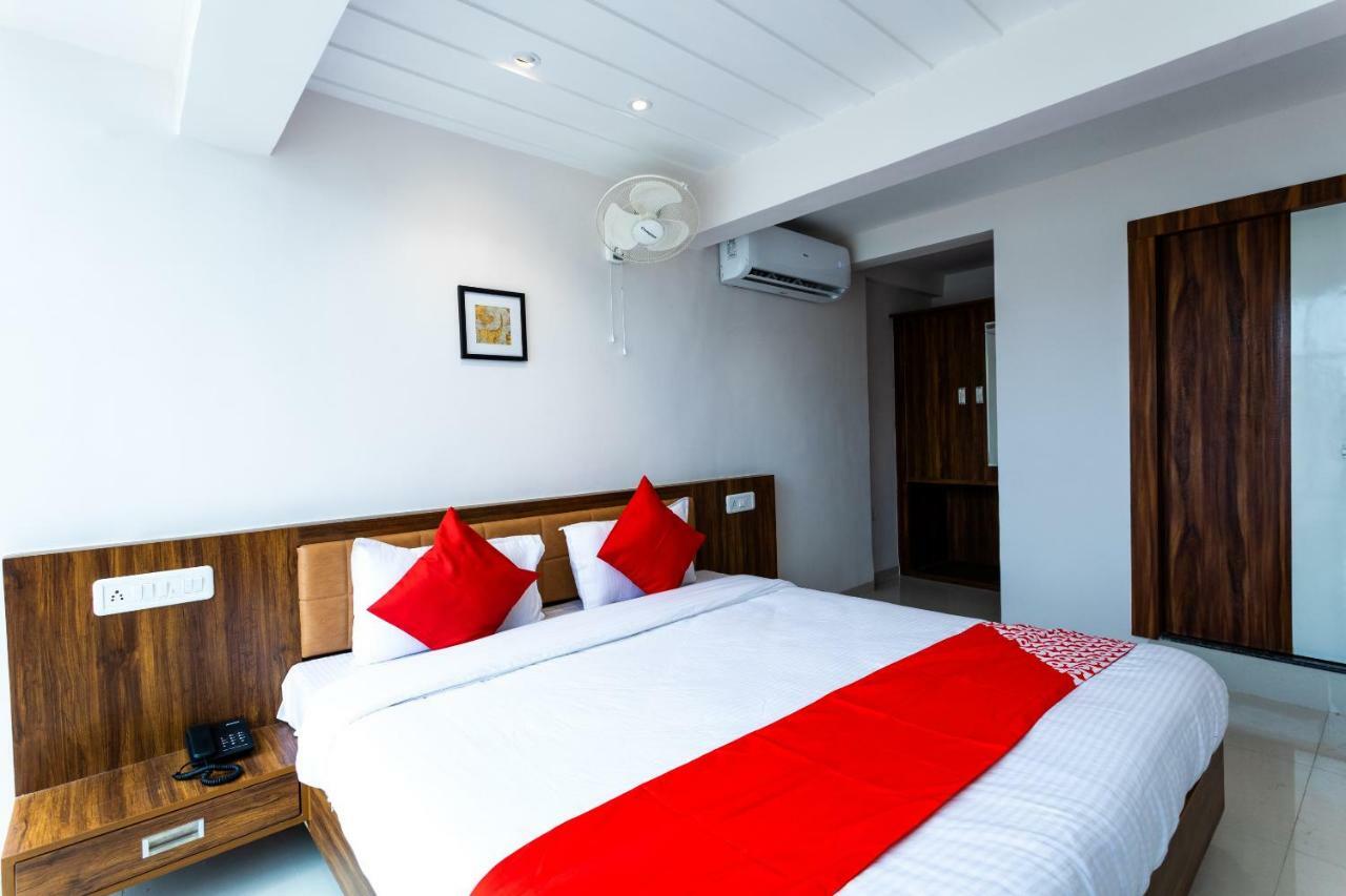 Oyo 29585 The Cliff Hotel Indore Ngoại thất bức ảnh