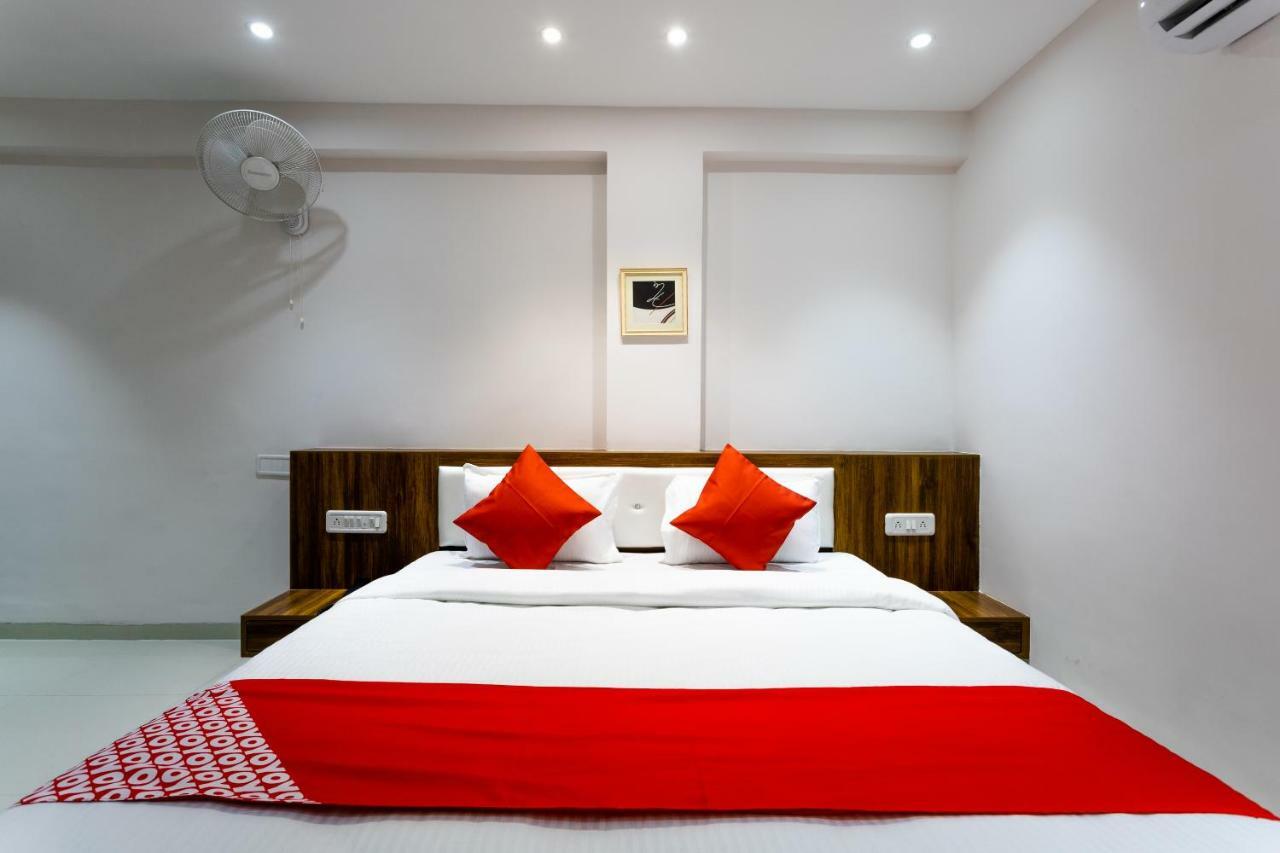 Oyo 29585 The Cliff Hotel Indore Ngoại thất bức ảnh